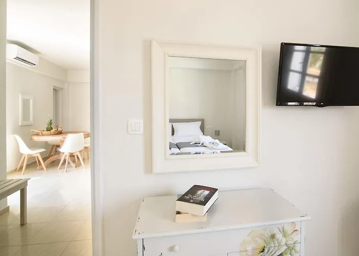 De_naxia Περίσσα